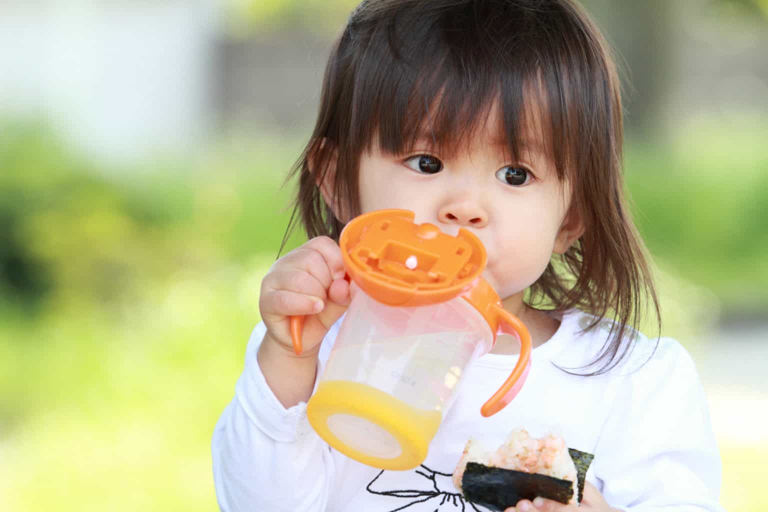 Sippy Cups vs. Straw Cups for your Toddlers Which is Better? Chill Mamas